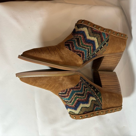 SBICCA Sz 8 Slip On Western Stacked Heel Country Shooties Pointy Toe Shoes NEW - Picture 4 of 9